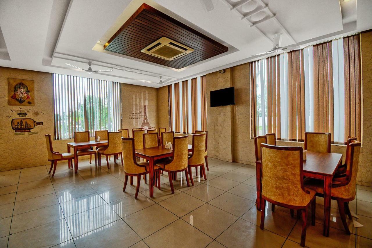 Capital O 40833 Maharaja Hotel & Restaurant Deluxe Kashipur Exterior photo