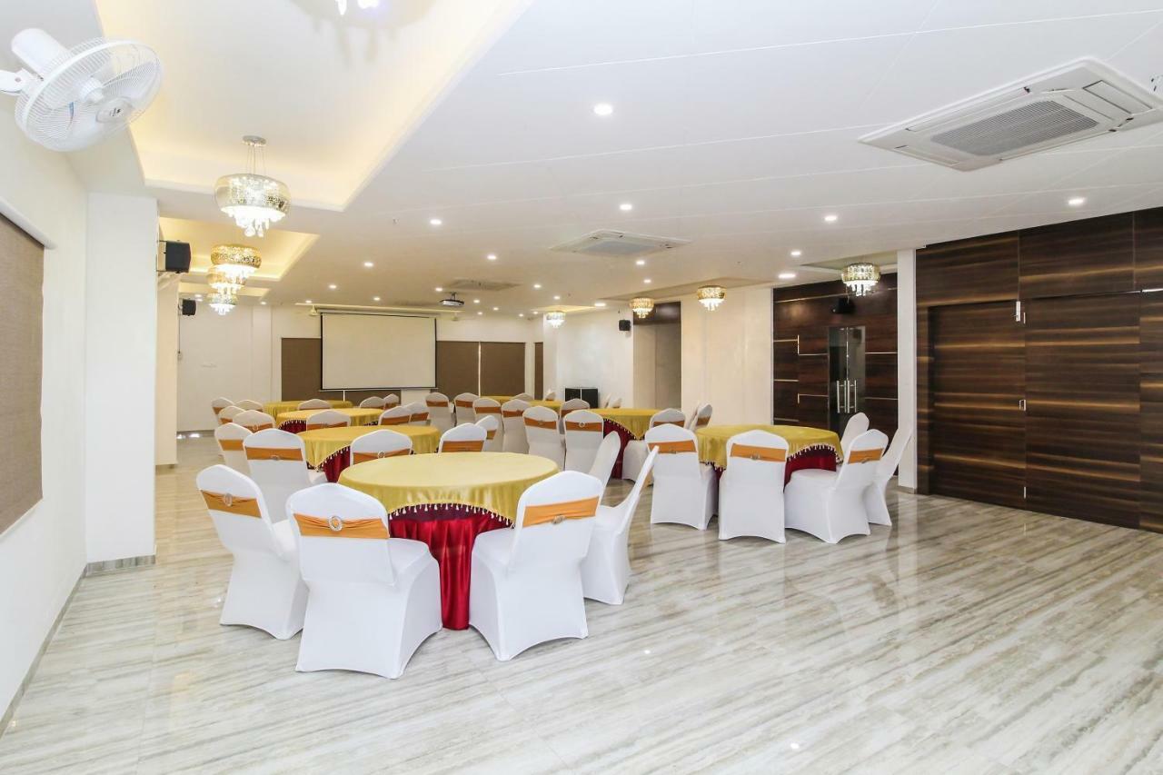 Capital O 40833 Maharaja Hotel & Restaurant Deluxe Kashipur Exterior photo
